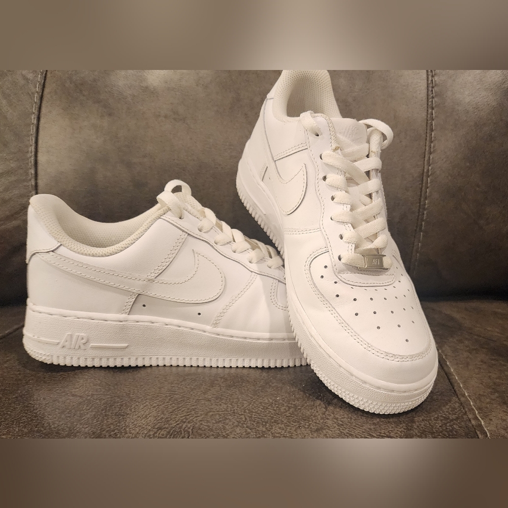 Nike Women's Athletic Shoes - White